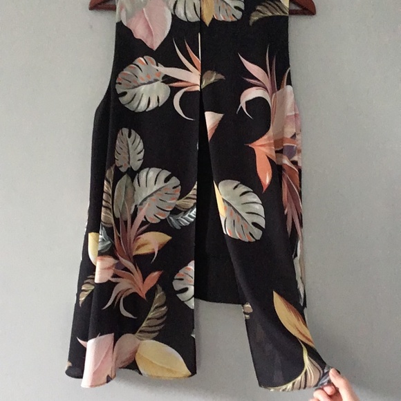 *LIKE NEW* Melanie Lyne Palm Print Sleeveless High-Low Blouse Size 8 - Picture 6 of 11
